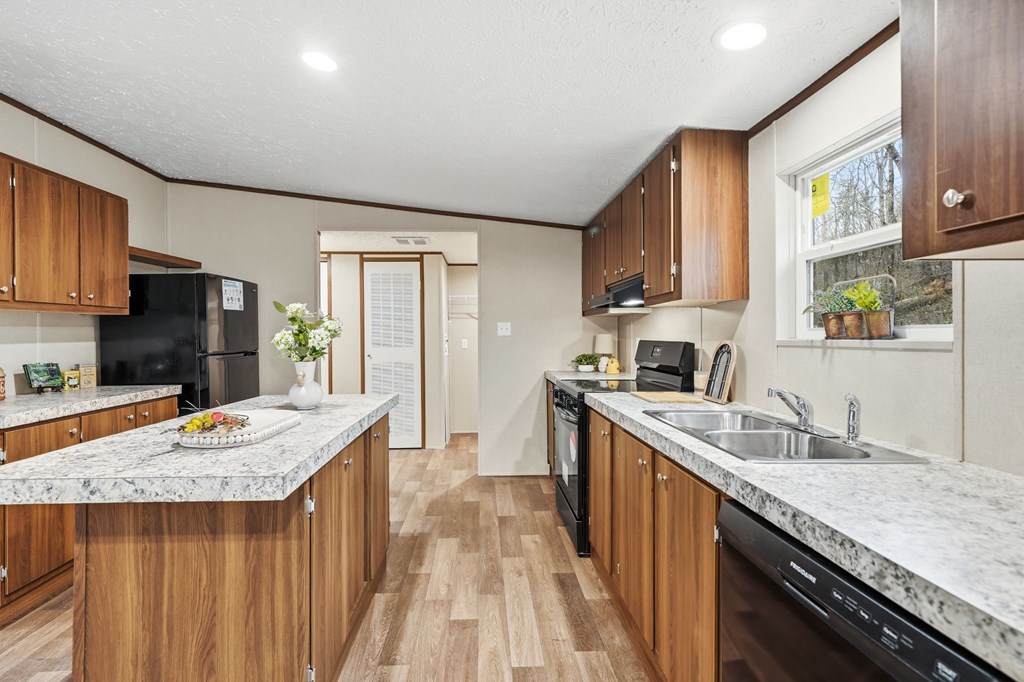 429180 Ball Ground Residential