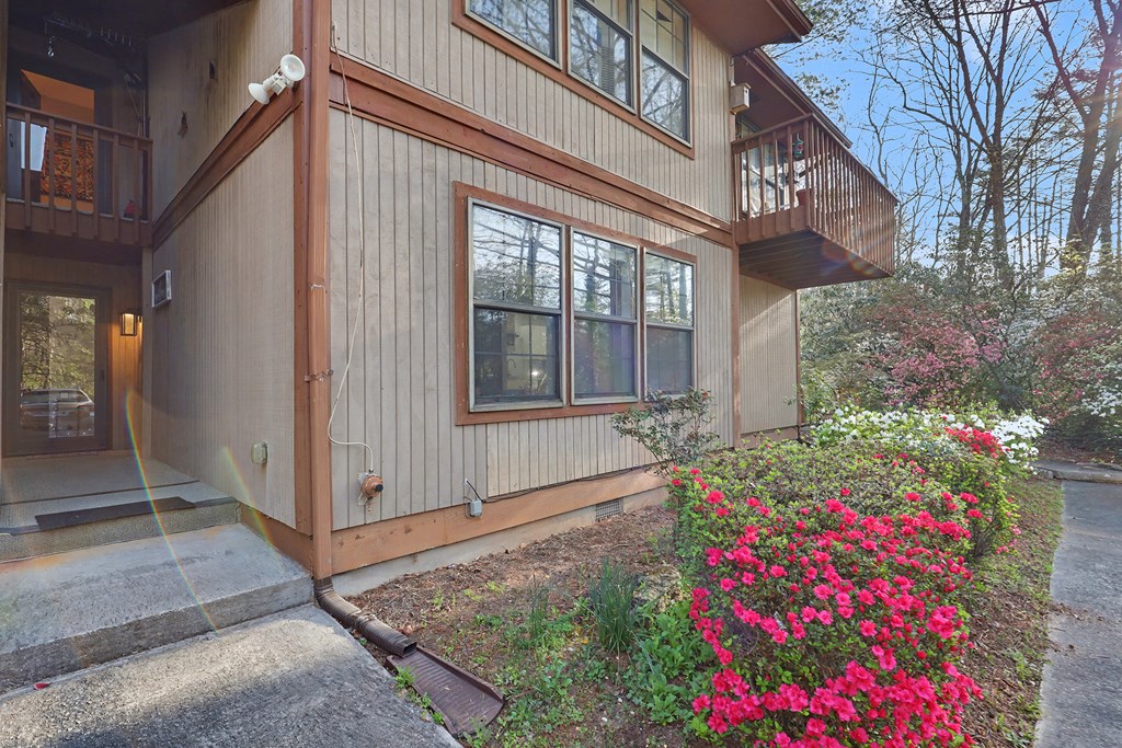 429227 Clayton Condominium