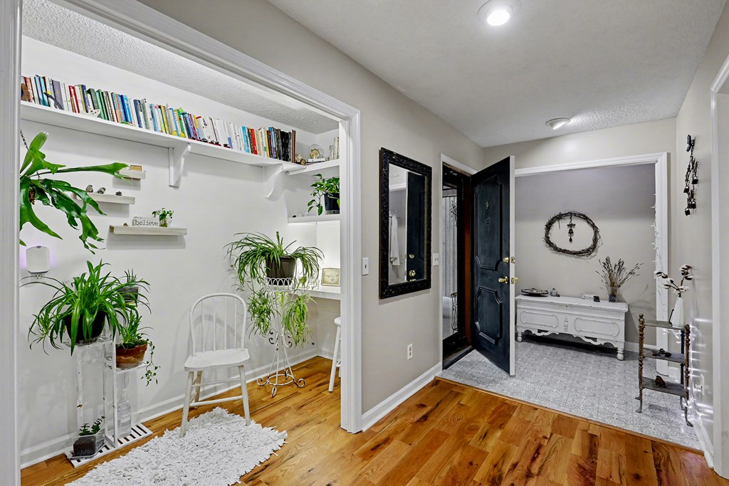 429227 Clayton Condominium