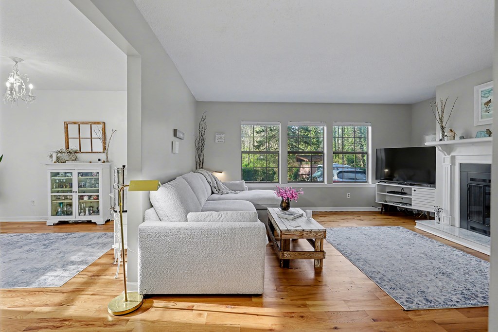 429227 Clayton Condominium