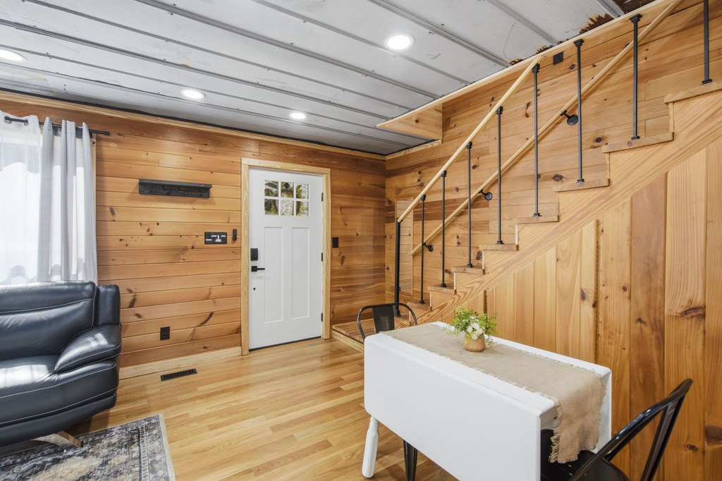 429231 Clarkesville Residential