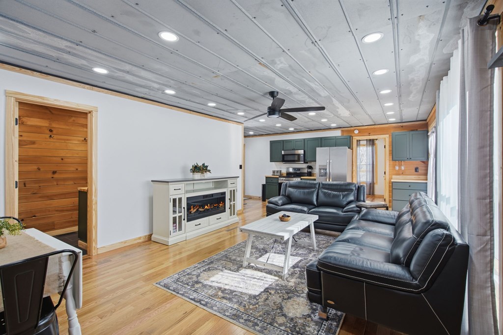 429231 Clarkesville Residential