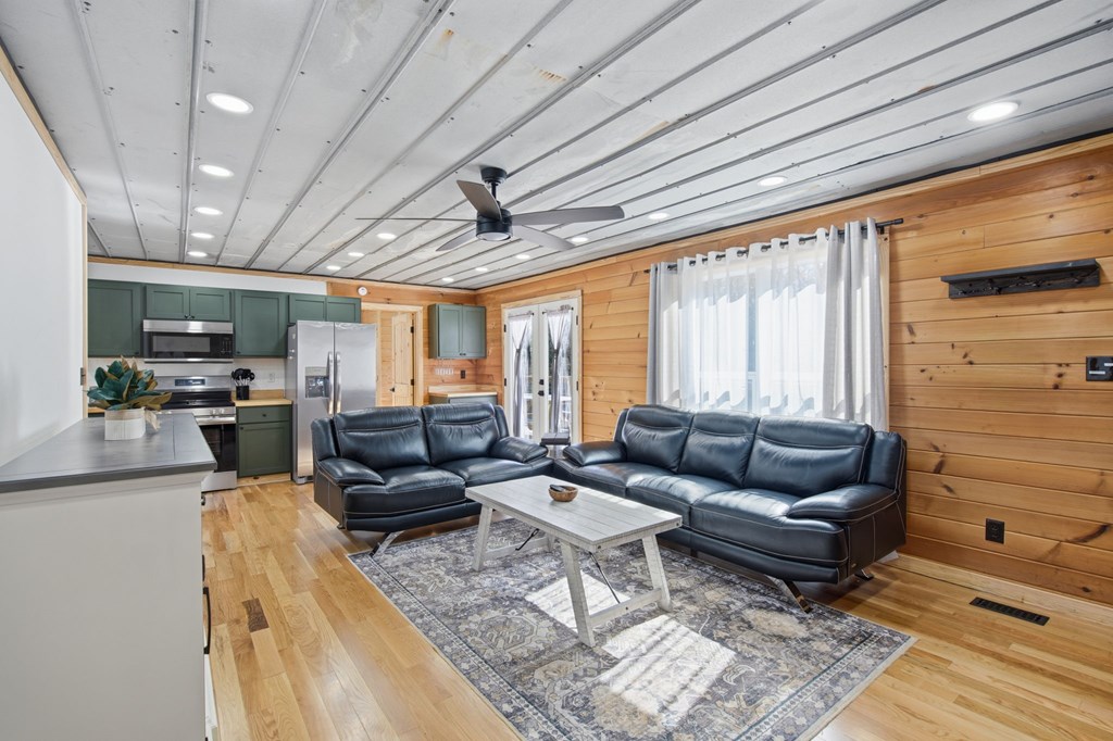 429231 Clarkesville Residential