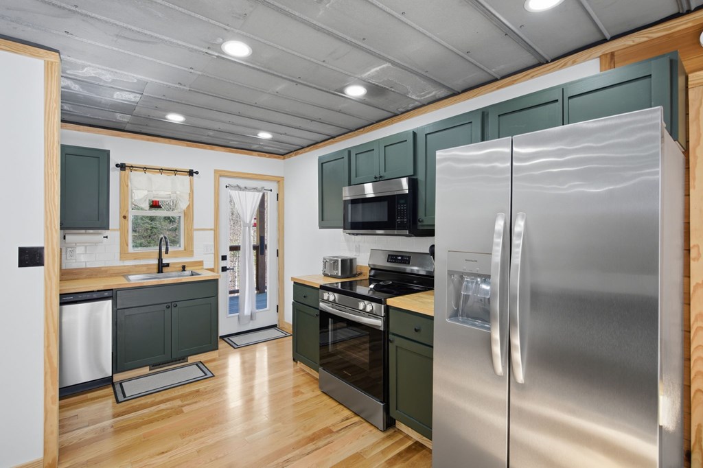 429231 Clarkesville Residential