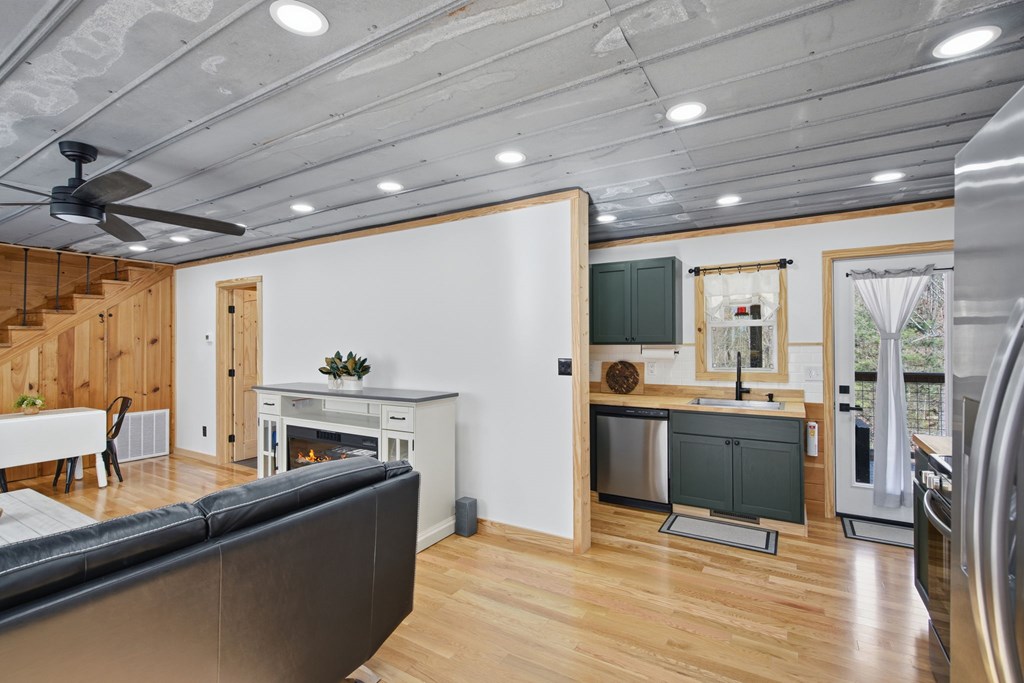 429231 Clarkesville Residential