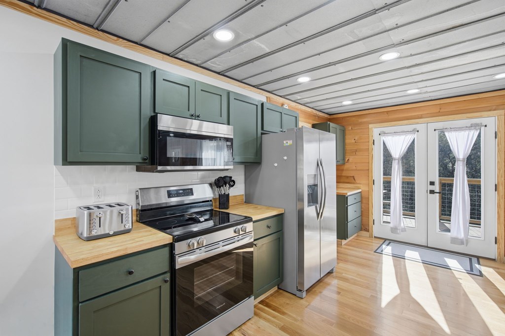 429231 Clarkesville Residential