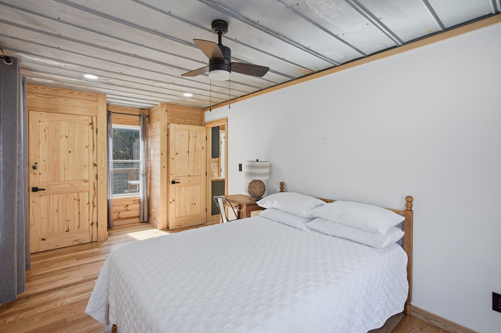 429231 Clarkesville Residential