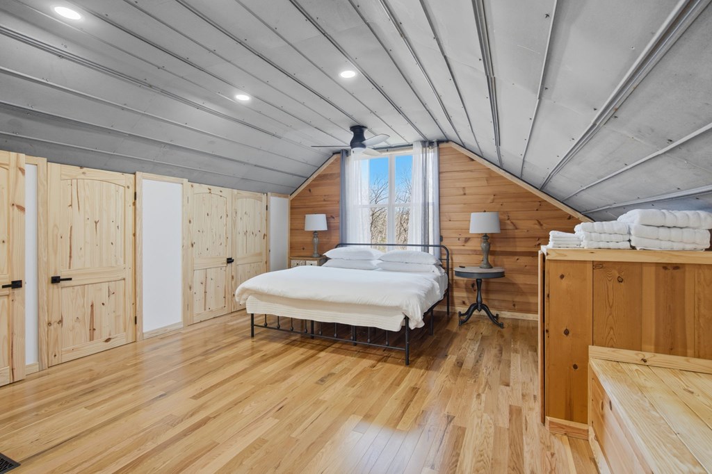 429231 Clarkesville Residential