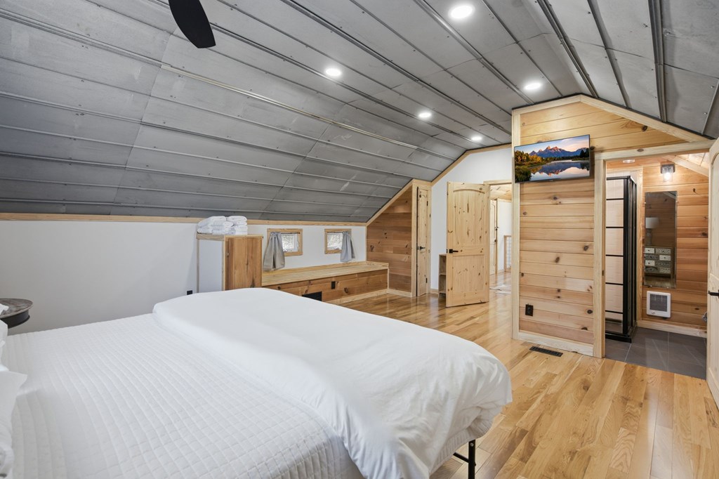 429231 Clarkesville Residential