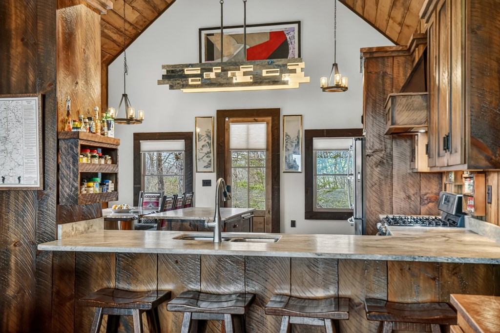 429240 Mineral Bluff Residential