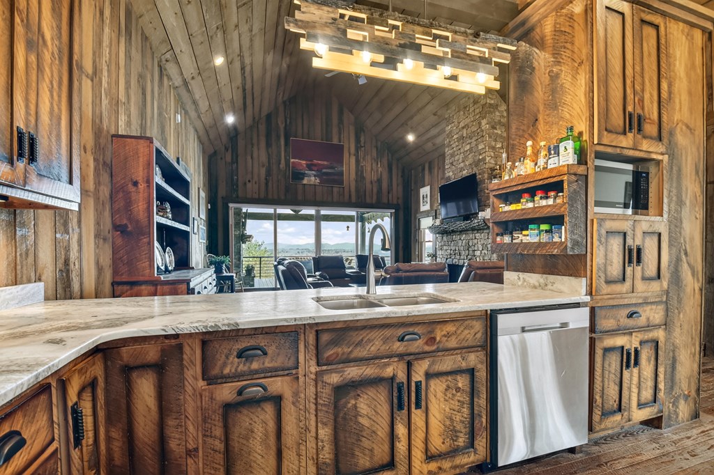 429240 Mineral Bluff Residential