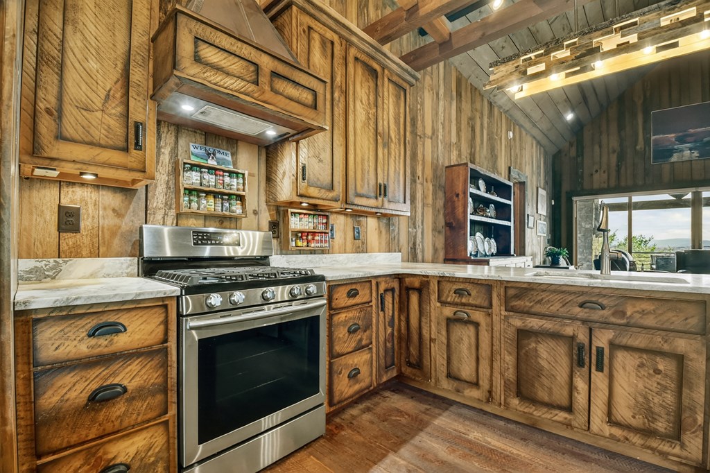 429240 Mineral Bluff Residential