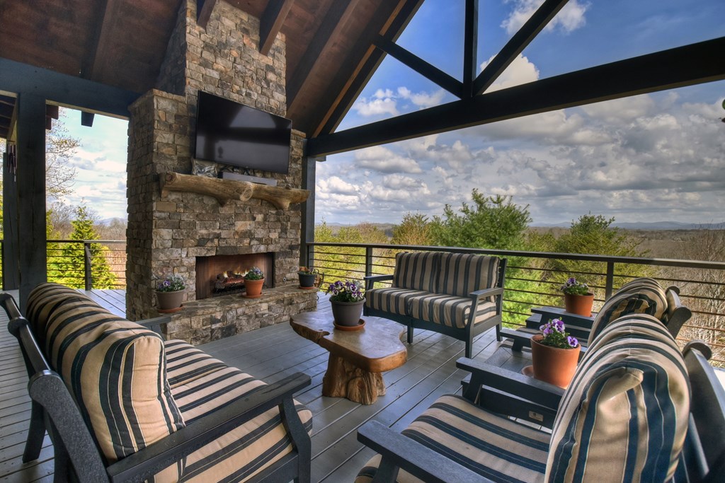 429240 Mineral Bluff Residential