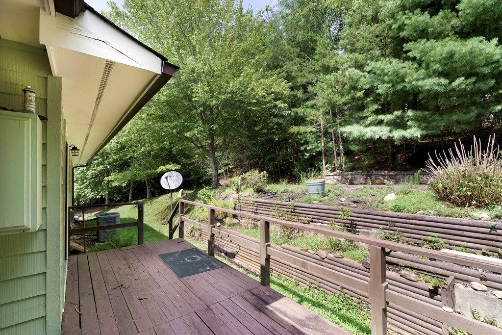 429242 Hayesville Residential