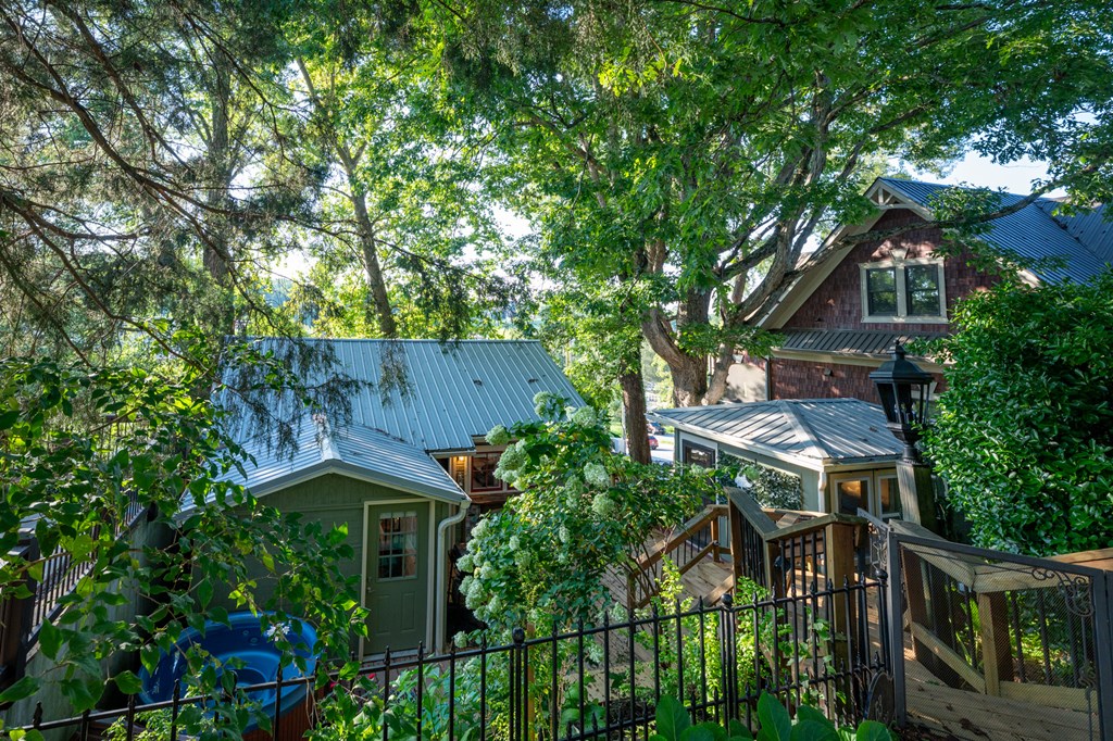 429263 Blue Ridge Residential