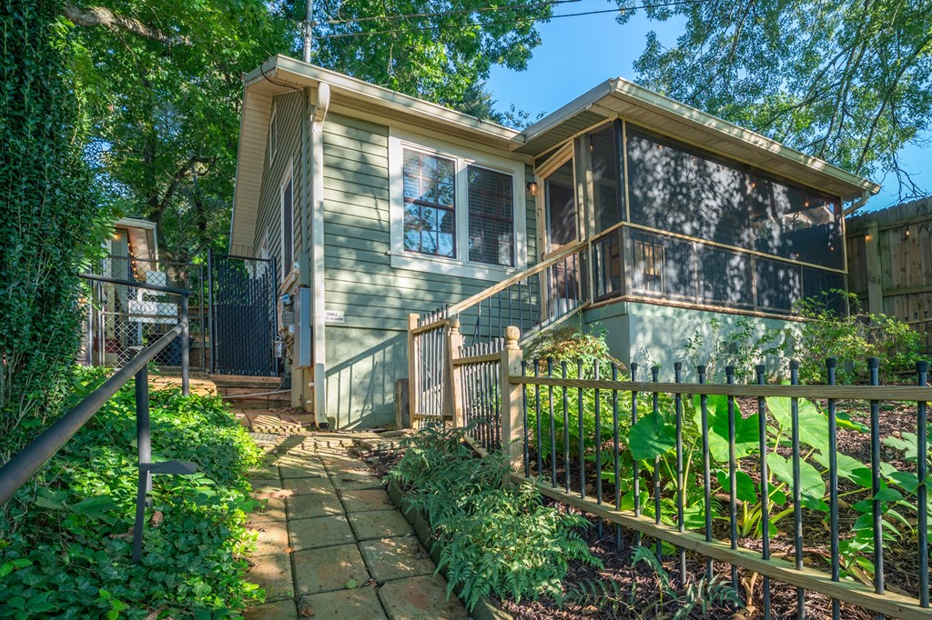 429263 Blue Ridge Residential