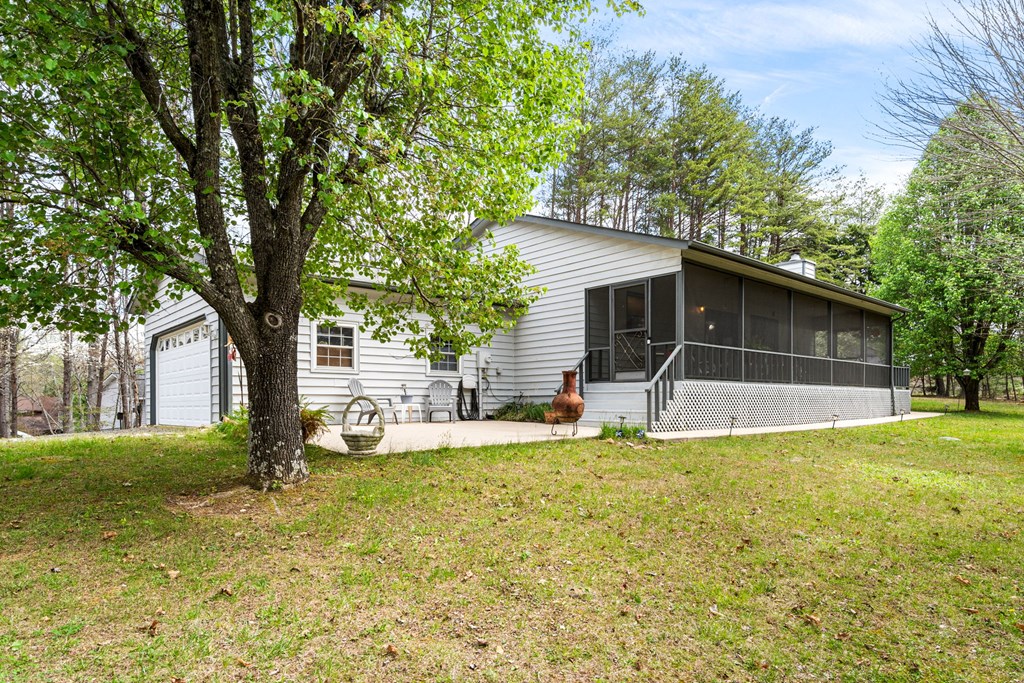 429302 Young Harris Residential