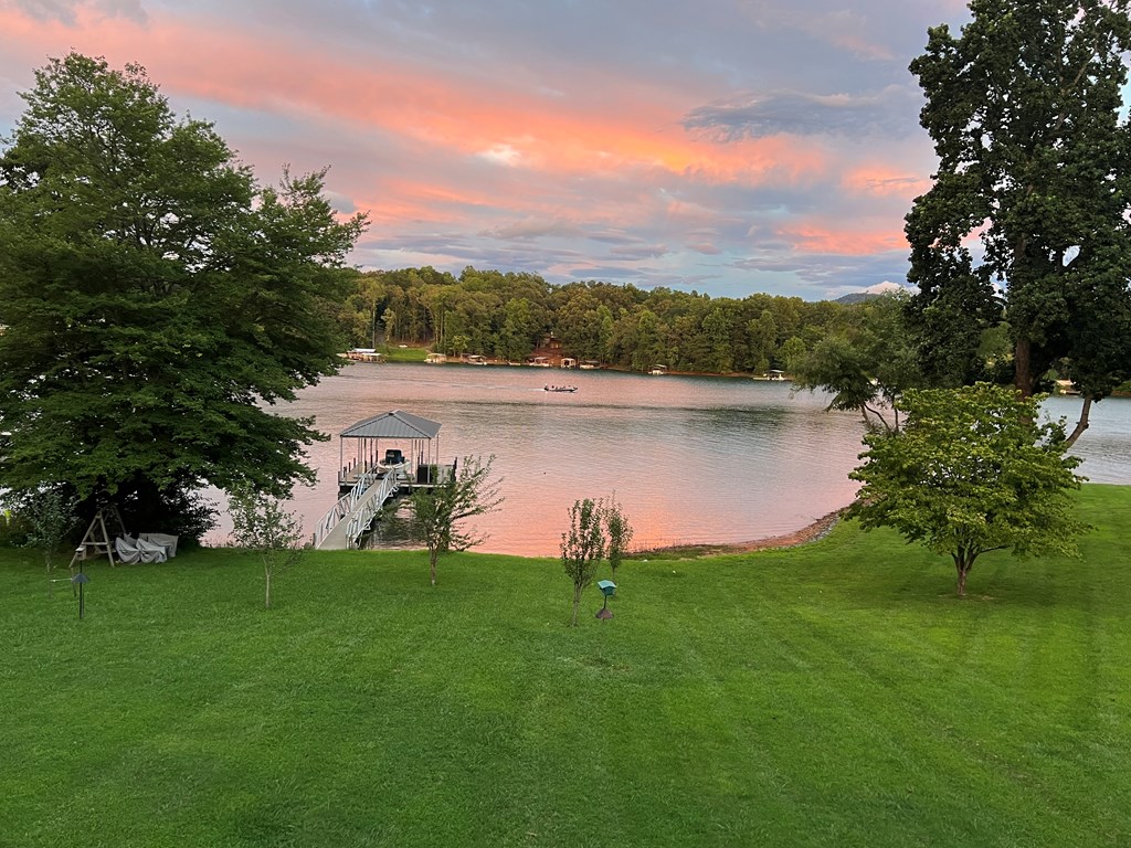 429307 Hayesville Residential