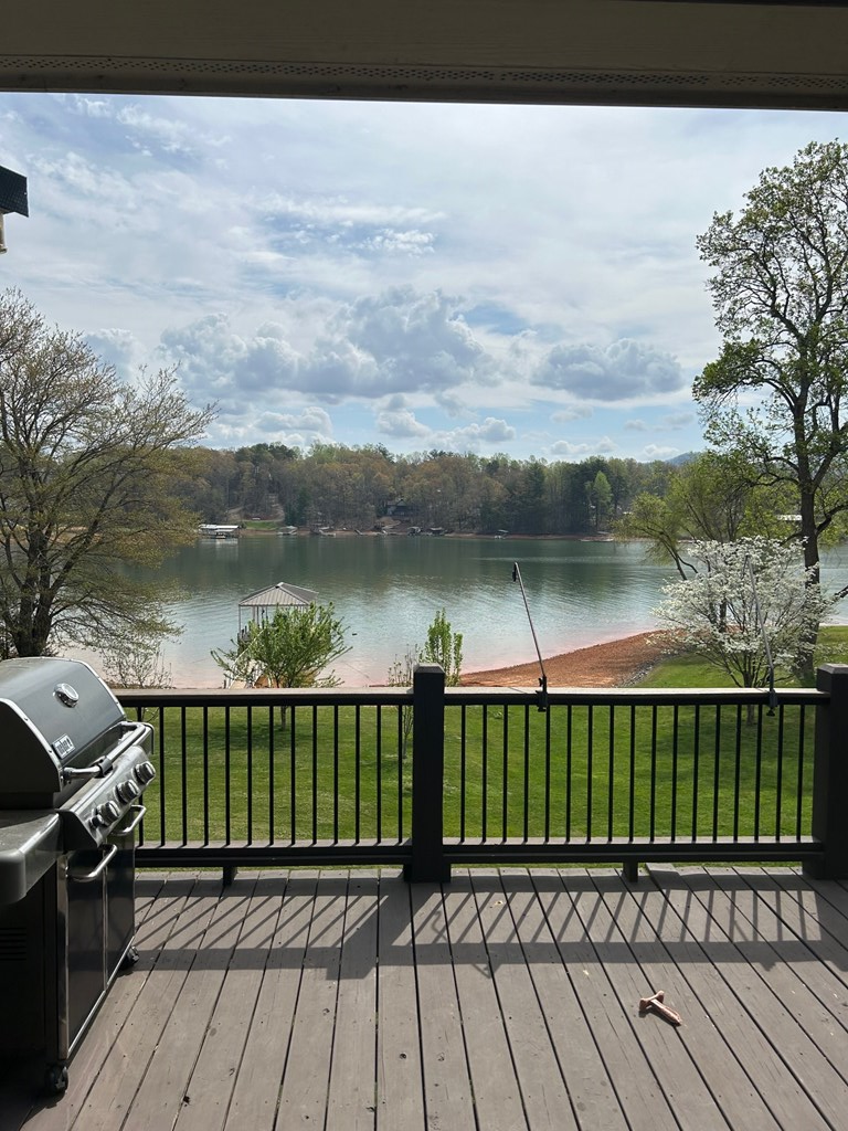 429307 Hayesville Residential