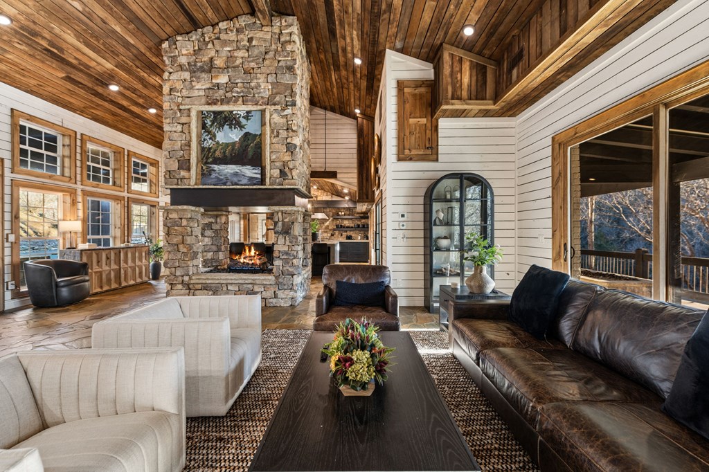 429327 McCaysville Residential