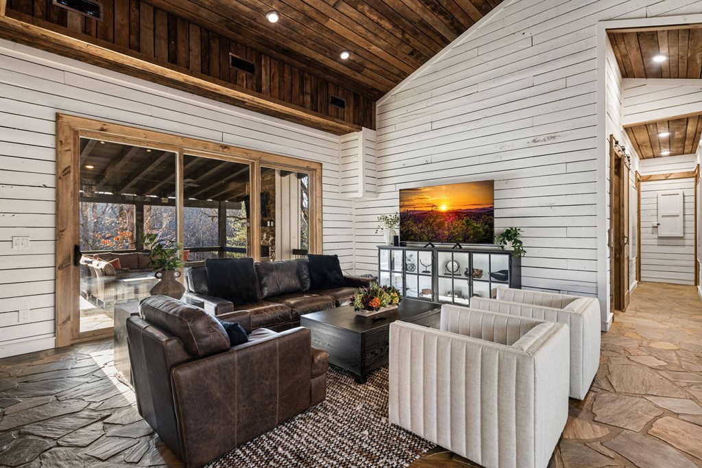 429327 McCaysville Residential