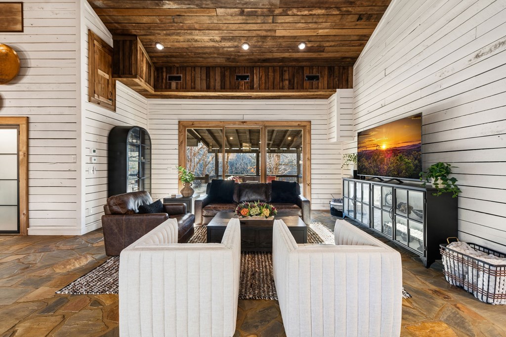 429327 McCaysville Residential