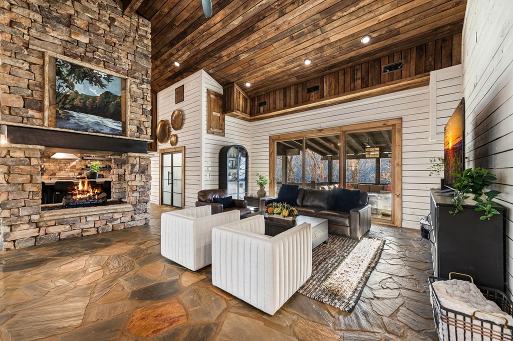 429327 McCaysville Residential