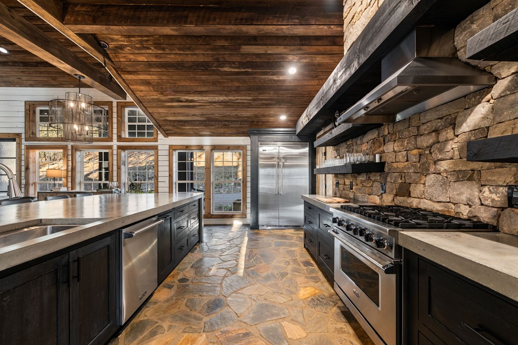 429327 McCaysville Residential