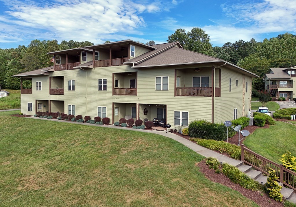429328 Hiawassee Condominium