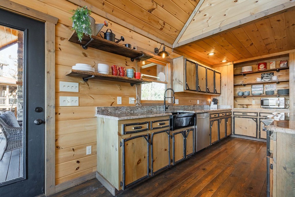 429329 Mineral Bluff Residential