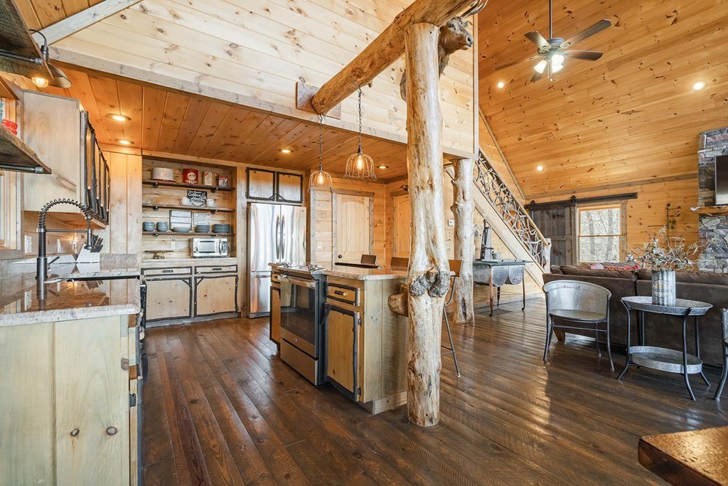 429329 Mineral Bluff Residential