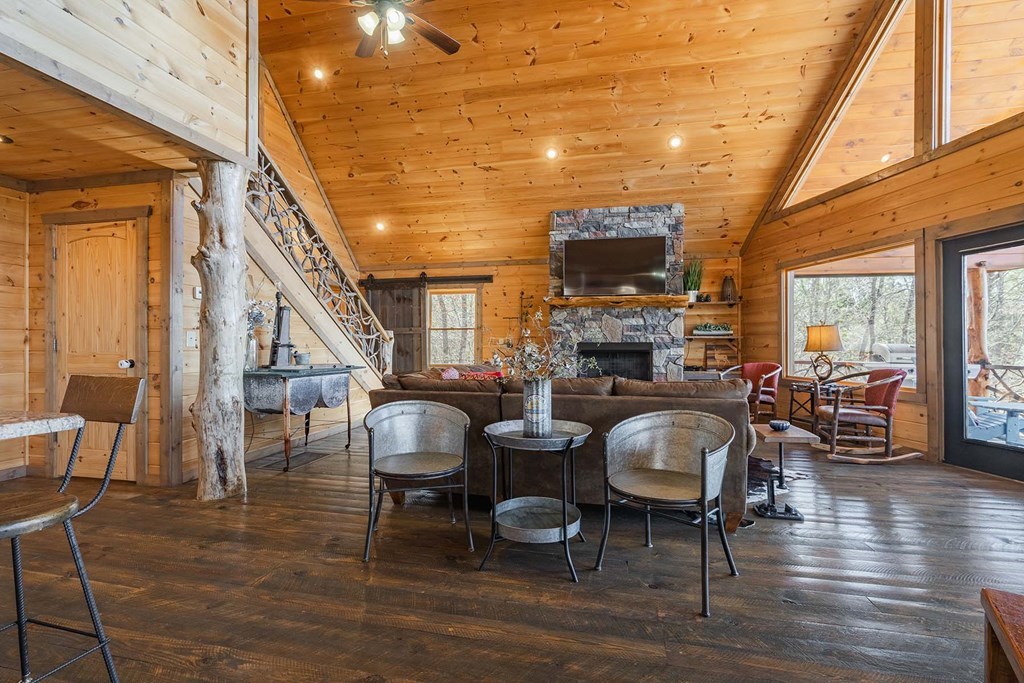 429329 Mineral Bluff Residential