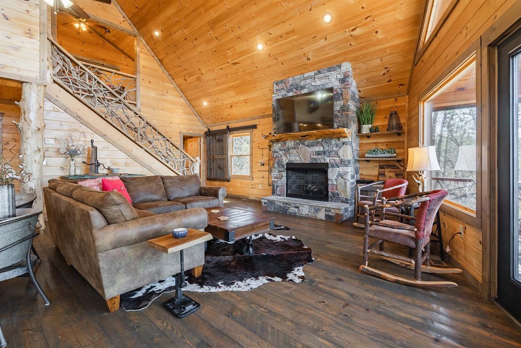 429329 Mineral Bluff Residential