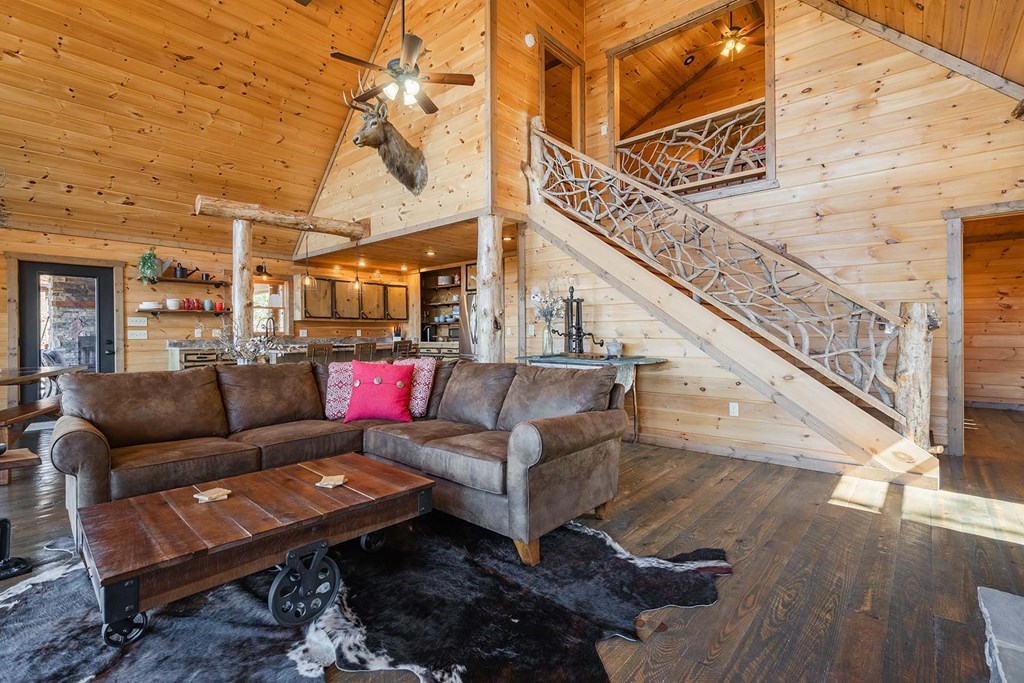 429329 Mineral Bluff Residential