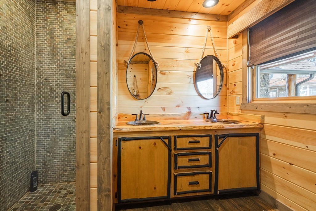 429329 Mineral Bluff Residential