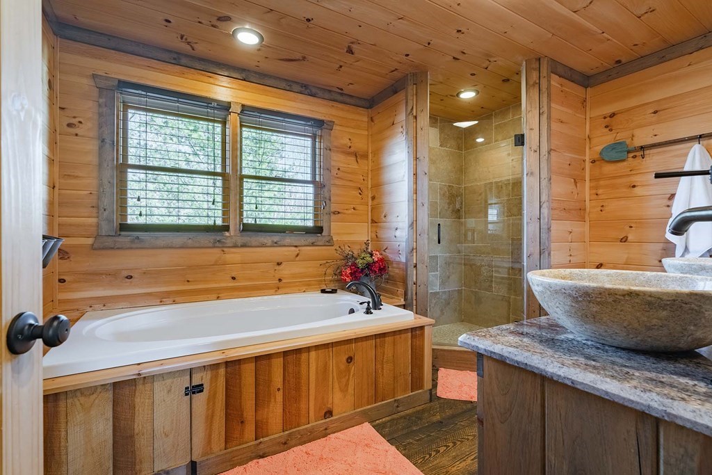 429329 Mineral Bluff Residential