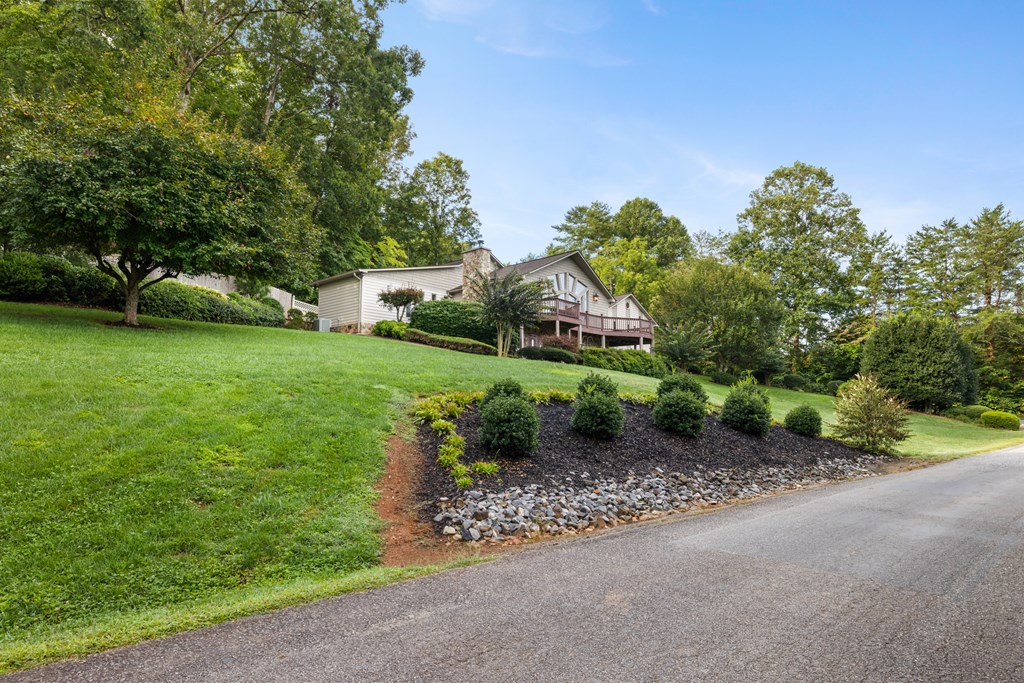 429341 Young Harris Residential