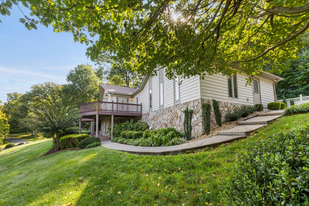 429341 Young Harris Residential