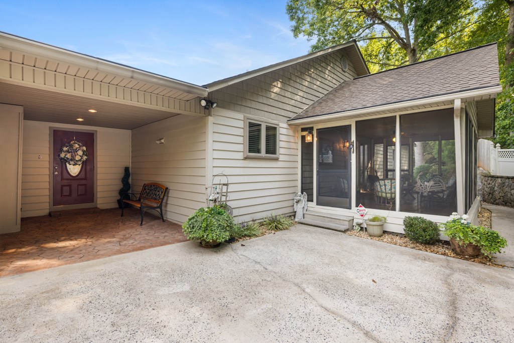 429341 Young Harris Residential