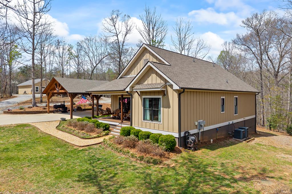 429372 Clarkesville Residential