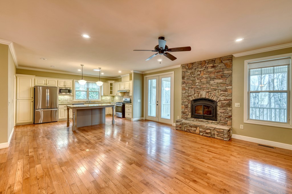 429385 Hayesville Residential