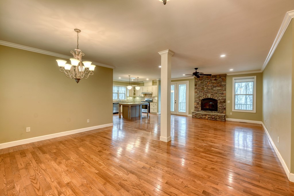 429385 Hayesville Residential