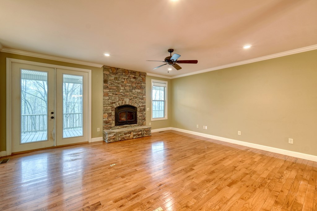 429385 Hayesville Residential