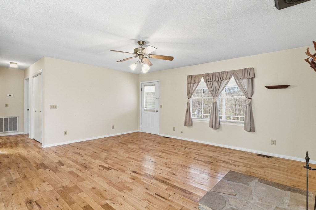 429398 Young Harris Residential