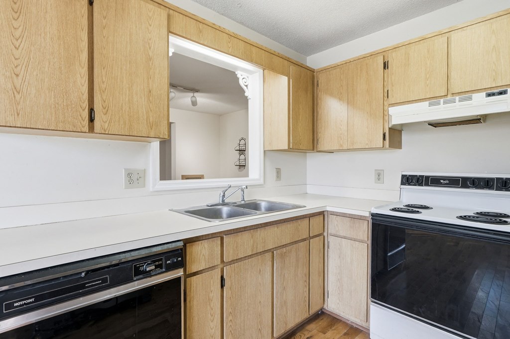 429398 Young Harris Residential