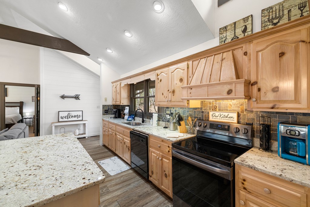 429412 Young Harris Residential