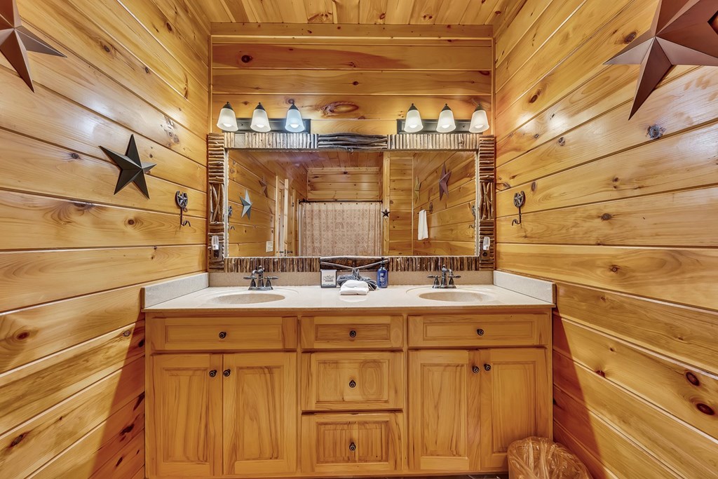 429415 Mineral Bluff Residential