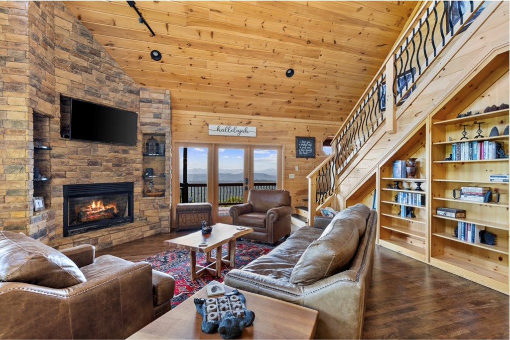 429416 Mineral Bluff Residential