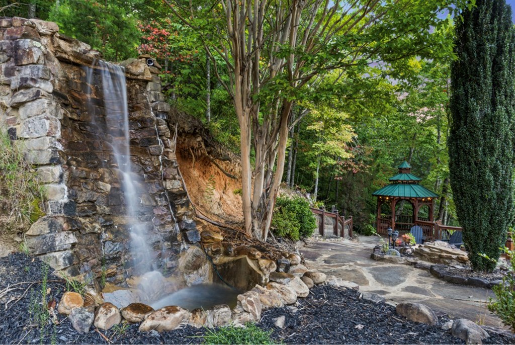 429416 Mineral Bluff Residential