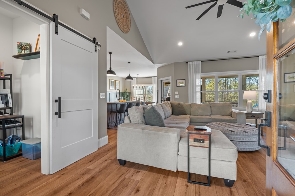 429435 Young Harris Residential